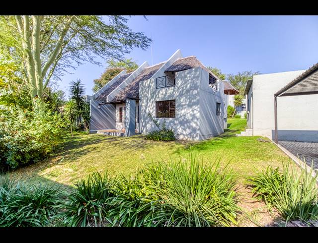 2 BEDROOM SECTIONAL TITLE RENTED IN SHARONLEA